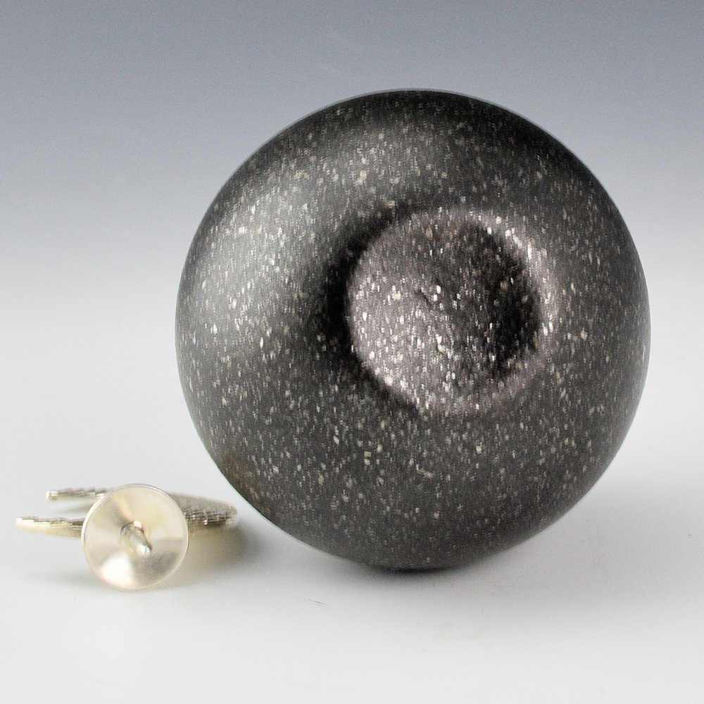 Duwyenie, Preston - Silver Crescent Moon Lid Black Micaceous Seedpot - Image 4