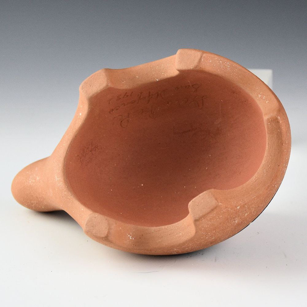 Tse-Pe, Dora - Clay Turtle with Polished Back and Turquoise (1982) - Image 5