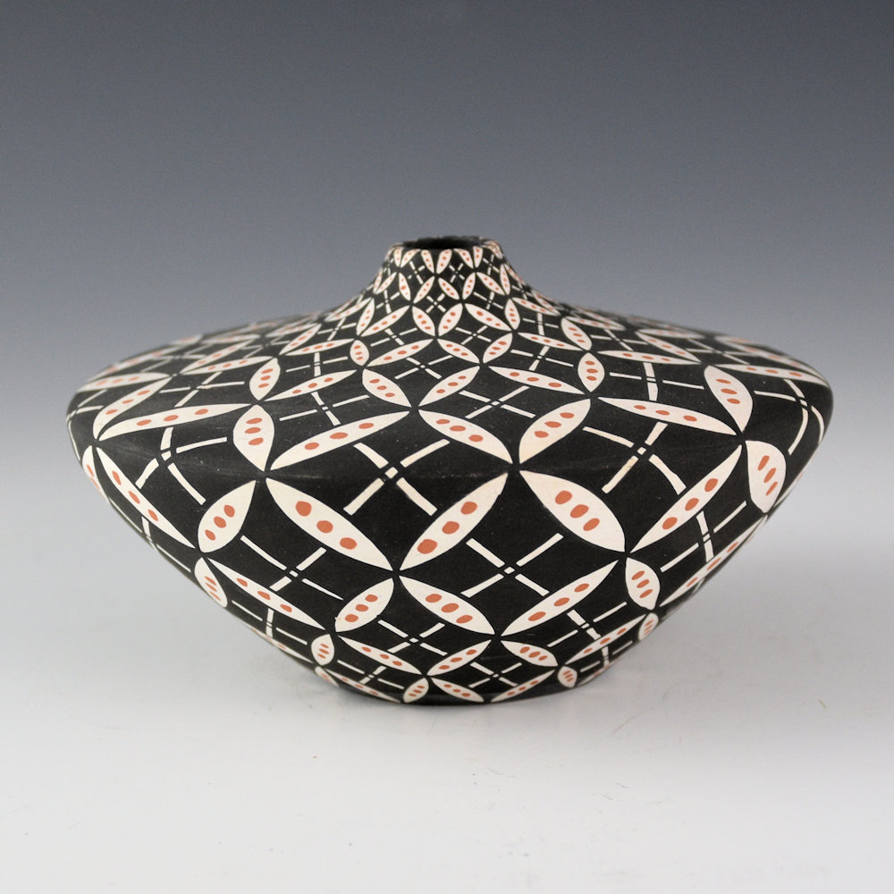 Torivio, Dorothy - Sharp Shoulder Jar with Butterfly Pattern (1990s) - Image 4