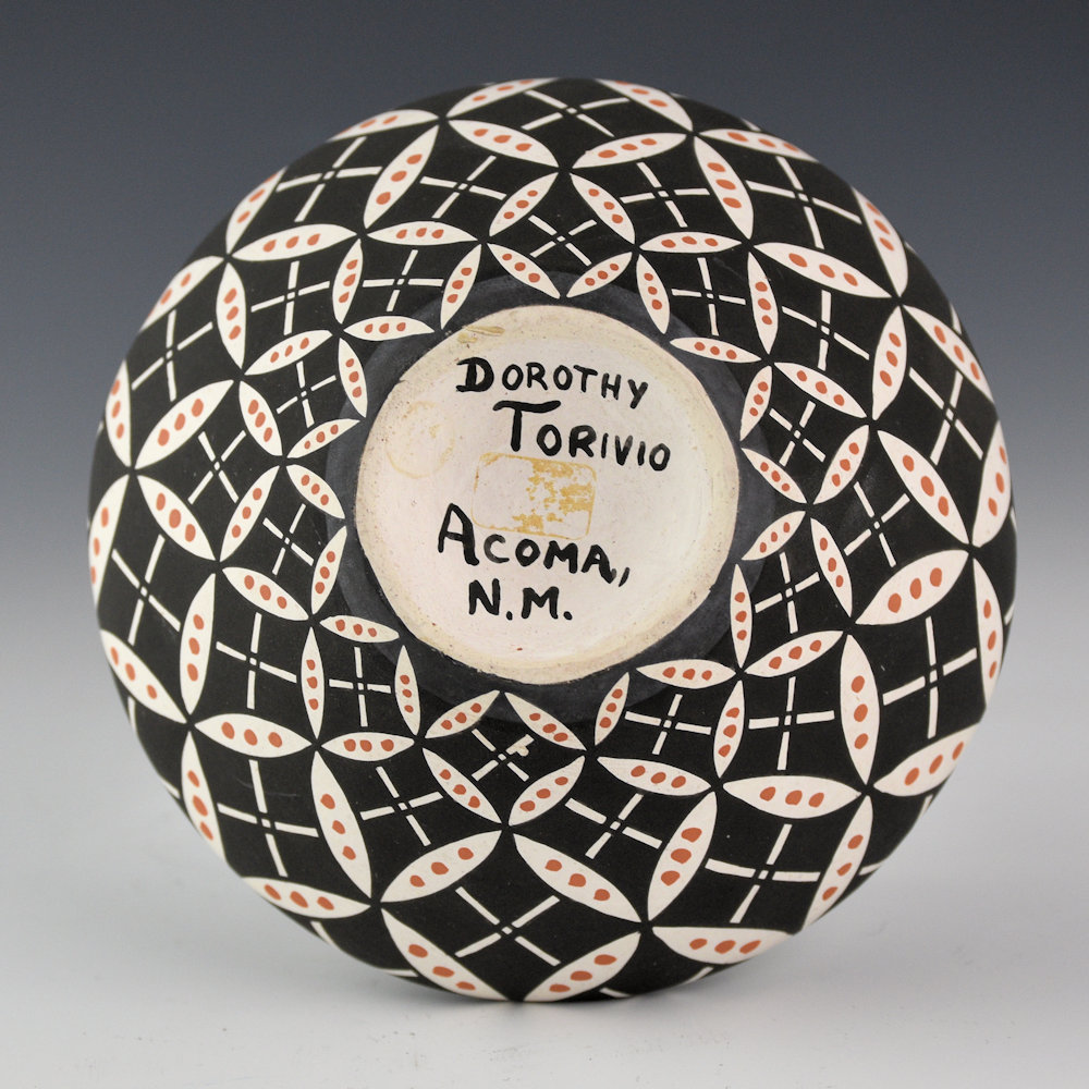 Torivio, Dorothy - Sharp Shoulder Jar with Butterfly Pattern (1990s) - Image 5