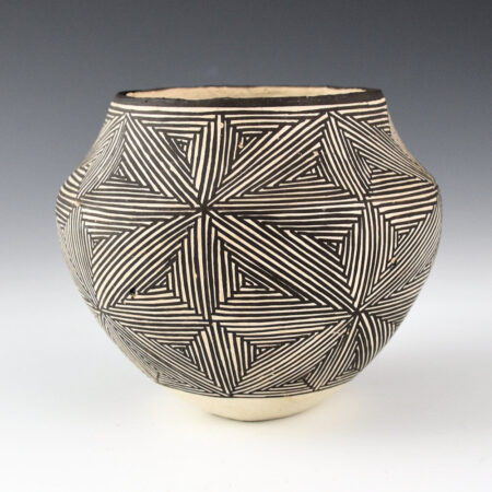 Lewis, Lucy - Jar with Fineline Interlocking Stars (1960s)