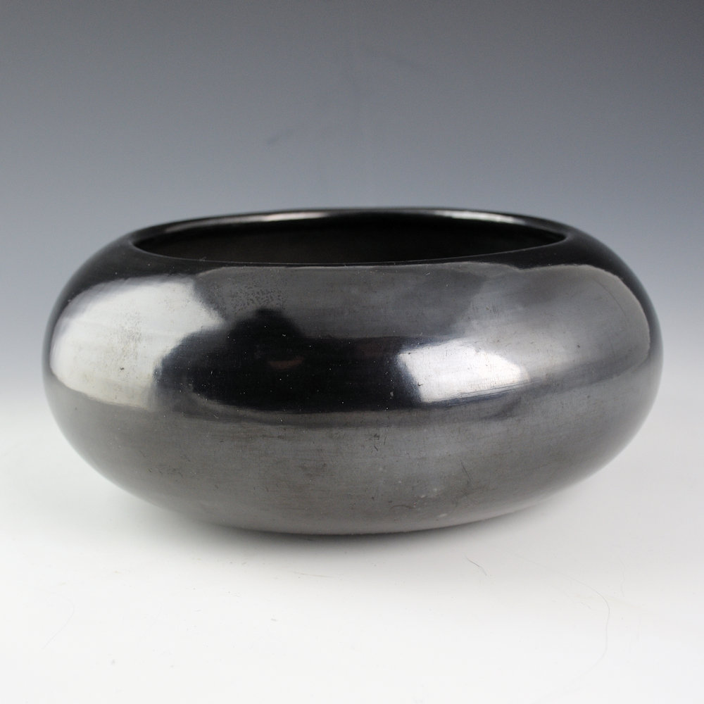Martinez, Maria - 8.5" Wide Plainware Bowl "Maria Poveka", 1960 - Image 3