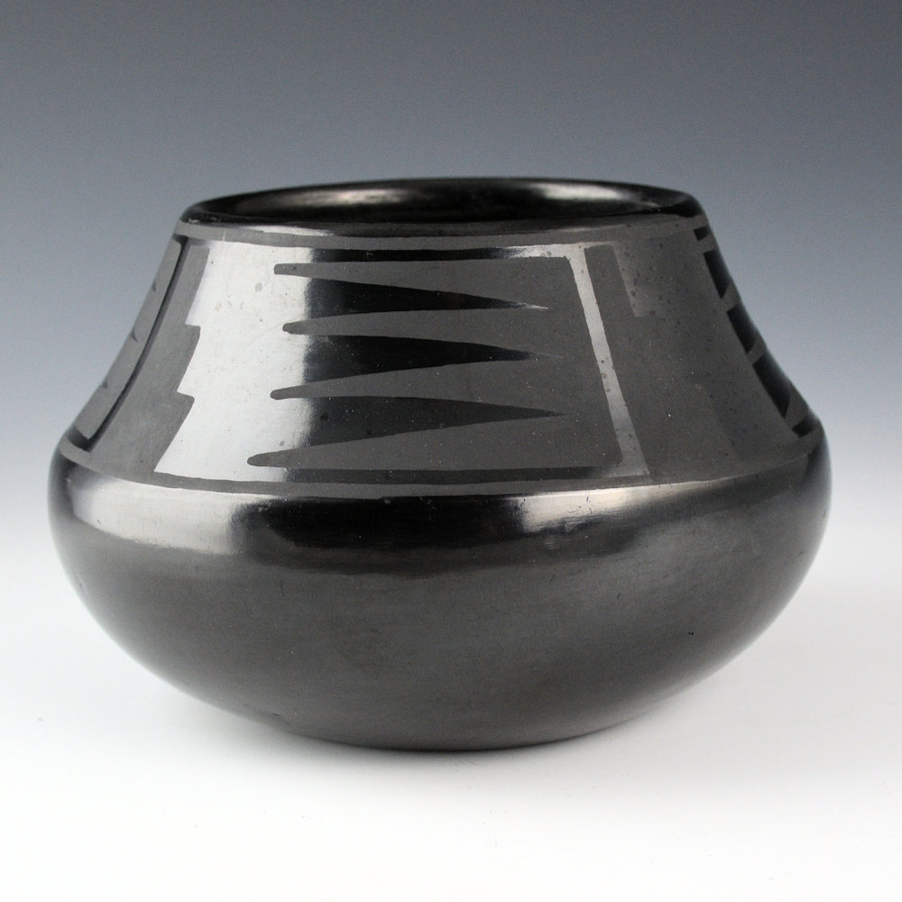 Martinez, Maria - Jar with Bird Wing and Mesa Designs "Marie + Santana", 1940s - Image 3