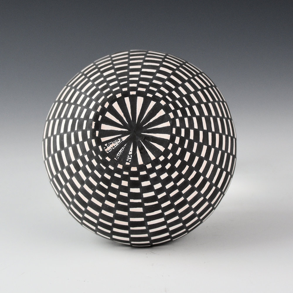 Victorino, Sandra - Checkerboard Seedpot - Image 4