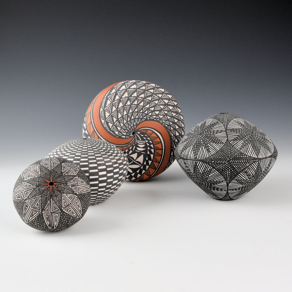 Victorino, Sandra - Seedpot with Eight Star Designs - Image 5