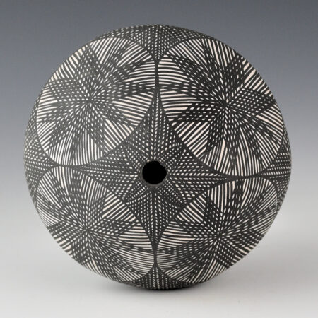 Alternative view of Victorino, Sandra  - Seedpot with Eight Star Designs