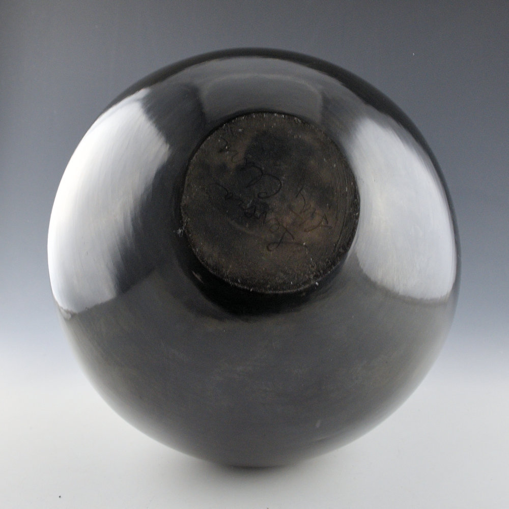Tafoya, Severa - 10" Tall Jar with Four Bear Paw (1960's) - Image 6