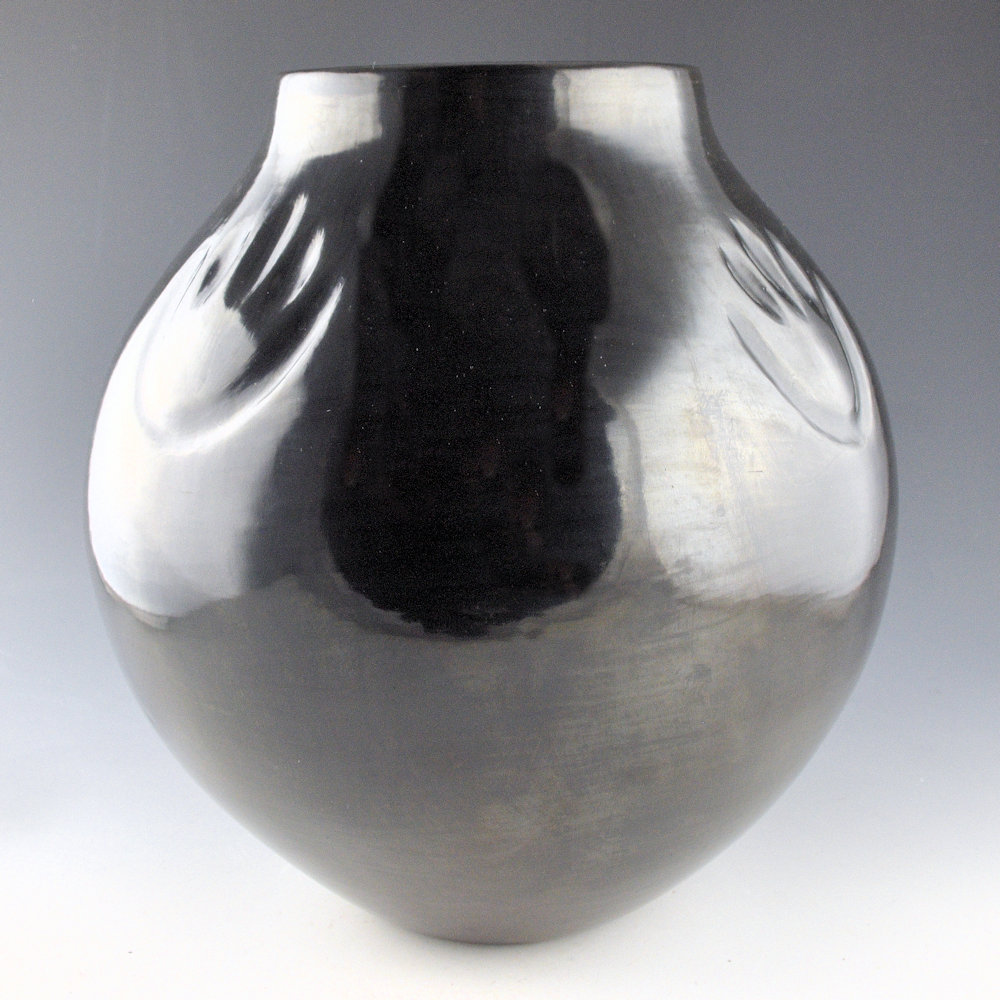 Tafoya, Severa - 10" Tall Jar with Four Bear Paw (1960's) - Image 2
