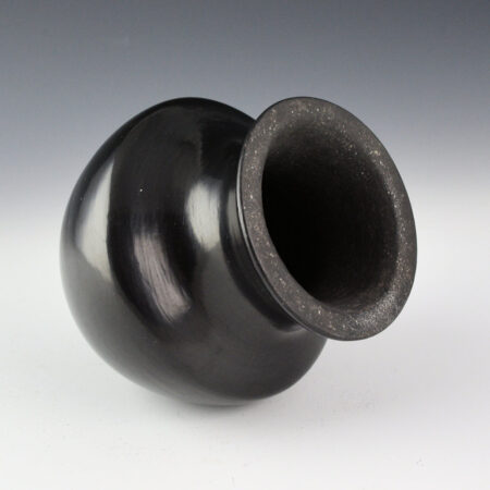 Alternative view of Garcia, Tammy - Black Jar Micaceous Rim (1988)