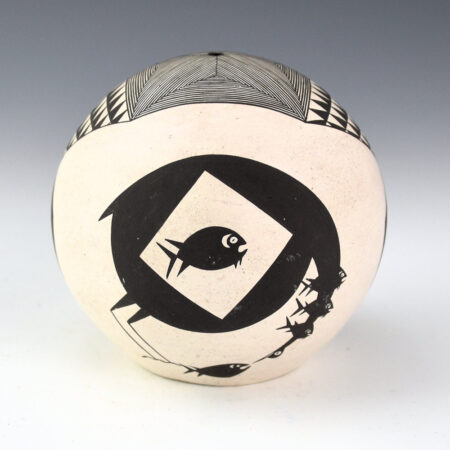 Natseway, Charmae - Large Seedpot with Mimbres Birds, Fish, and Fineline Star (1982)