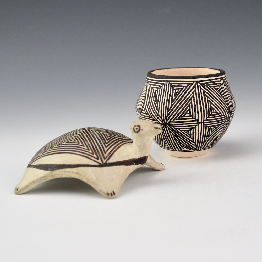 Lewis, Lucy - Small Jar with Fineline Interlocking Stars (1960s) - Image 4