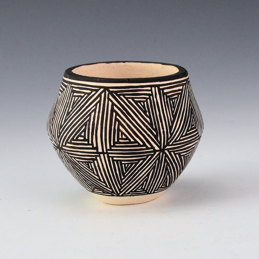 Lewis, Lucy - Small Jar with Fineline Interlocking Stars (1960s) - Image 3
