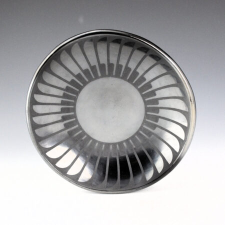 Martinez, Maria - Gunmetal Plate with 38 Feathers "Maria + Popov 1268" (1968)