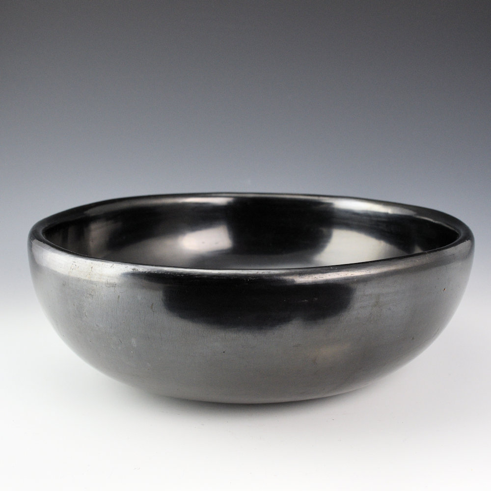 Martinez, Maria - Plainware Wide Open Bowl "Maria Poveka", 1950s - Image 4