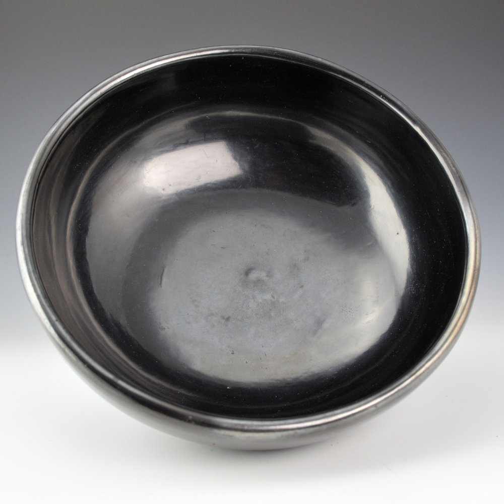 Martinez, Maria - Plainware Wide Open Bowl "Maria Poveka", 1950s - Image 3