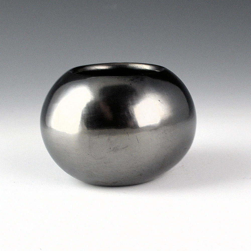 Martinez, Maria - Plainware Gunmetal Bowl "Maria Poveka 762" - Image 3