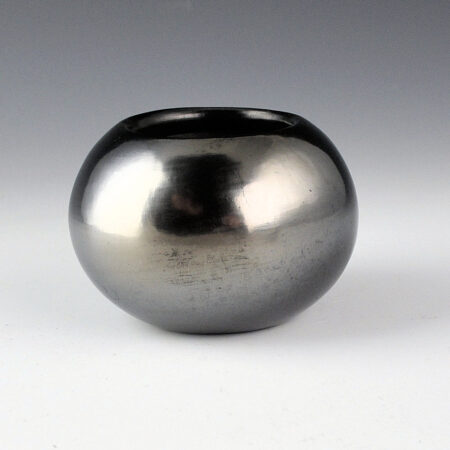 Martinez, Maria - Plainware Gunmetal Bowl "Maria Poveka 762"