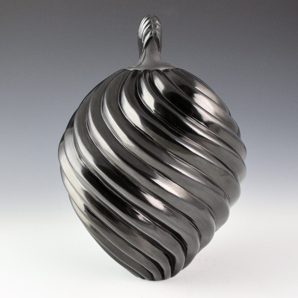 Youngblood, Nancy - 16 Rib Deep "S Swirl" Tall Jar with Shell Lid - Image 2
