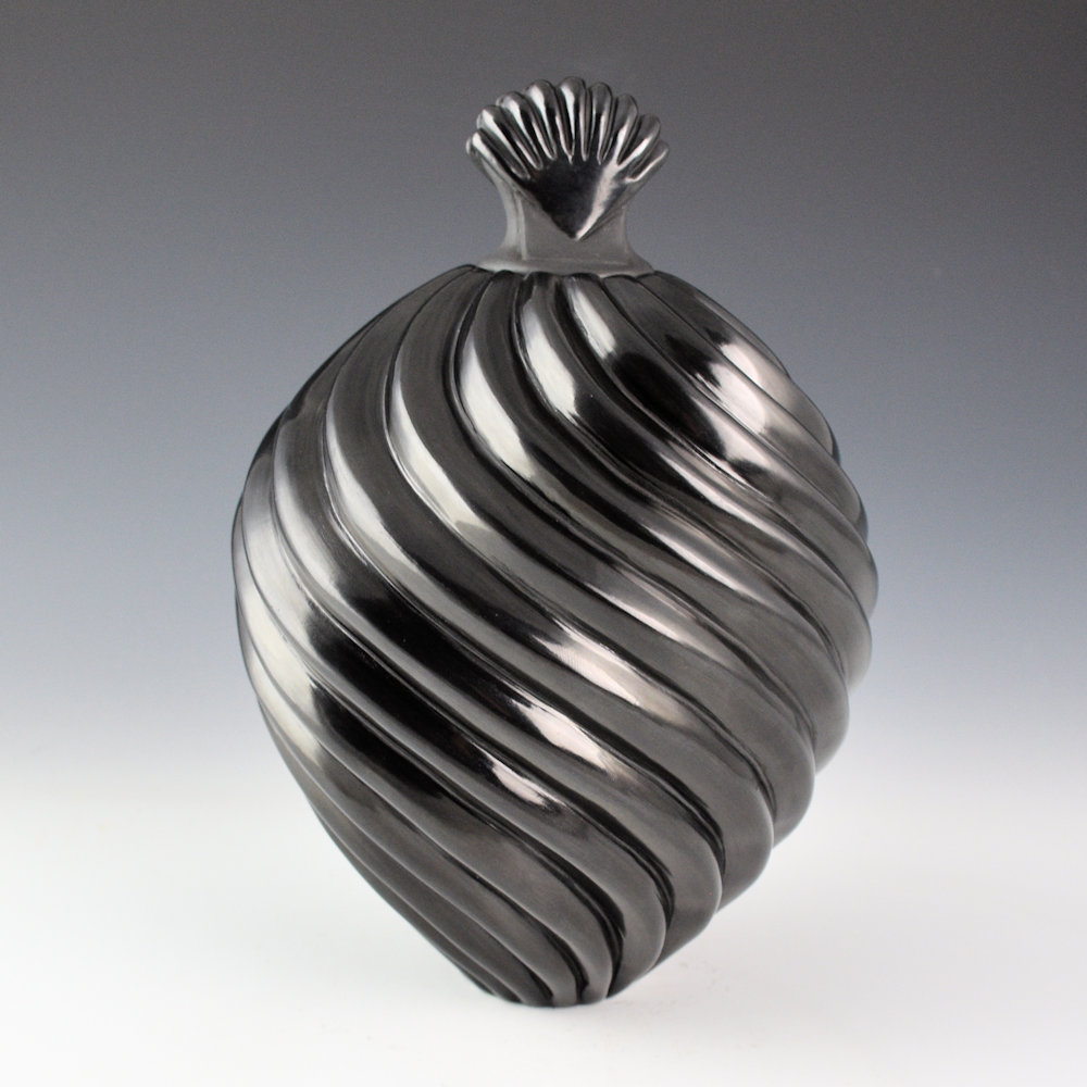 Youngblood, Nancy - 16 Rib Deep "S Swirl" Tall Jar with Shell Lid - Image 3