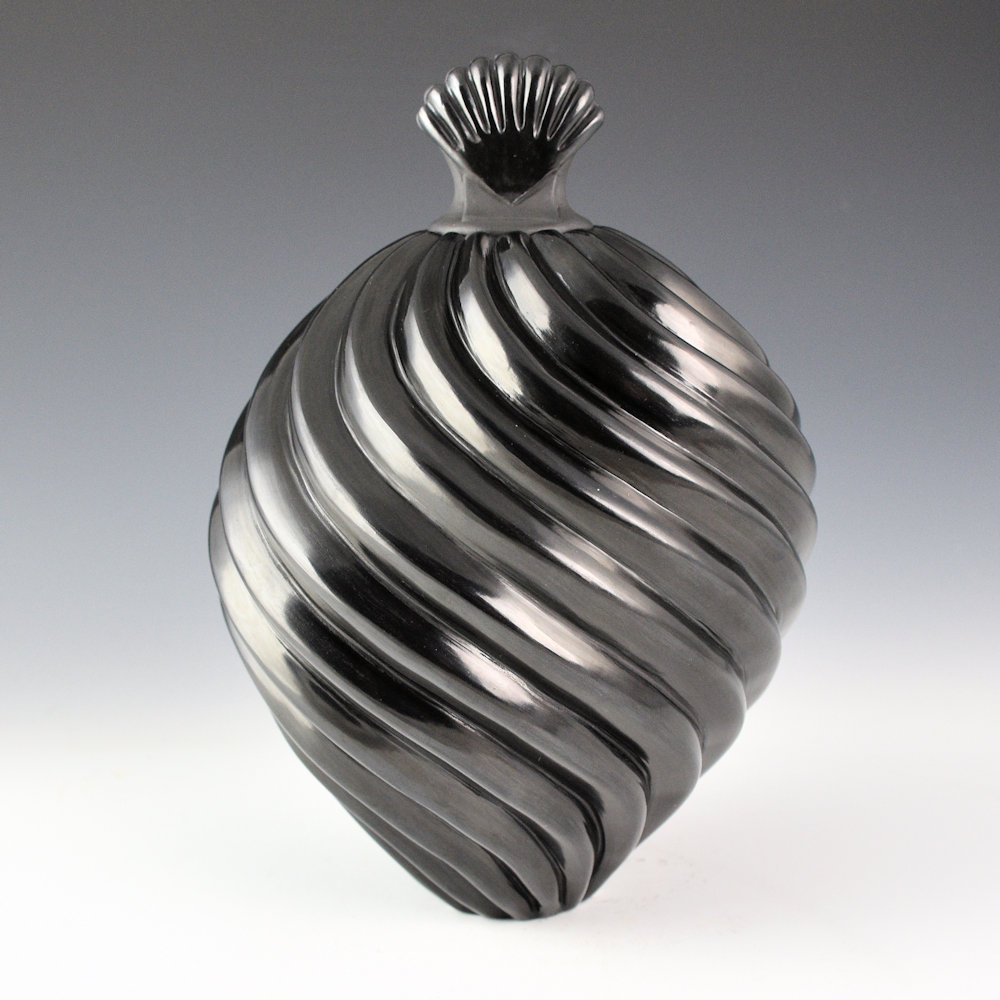 Youngblood, Nancy - 16 Rib Deep "S Swirl" Tall Jar with Shell Lid