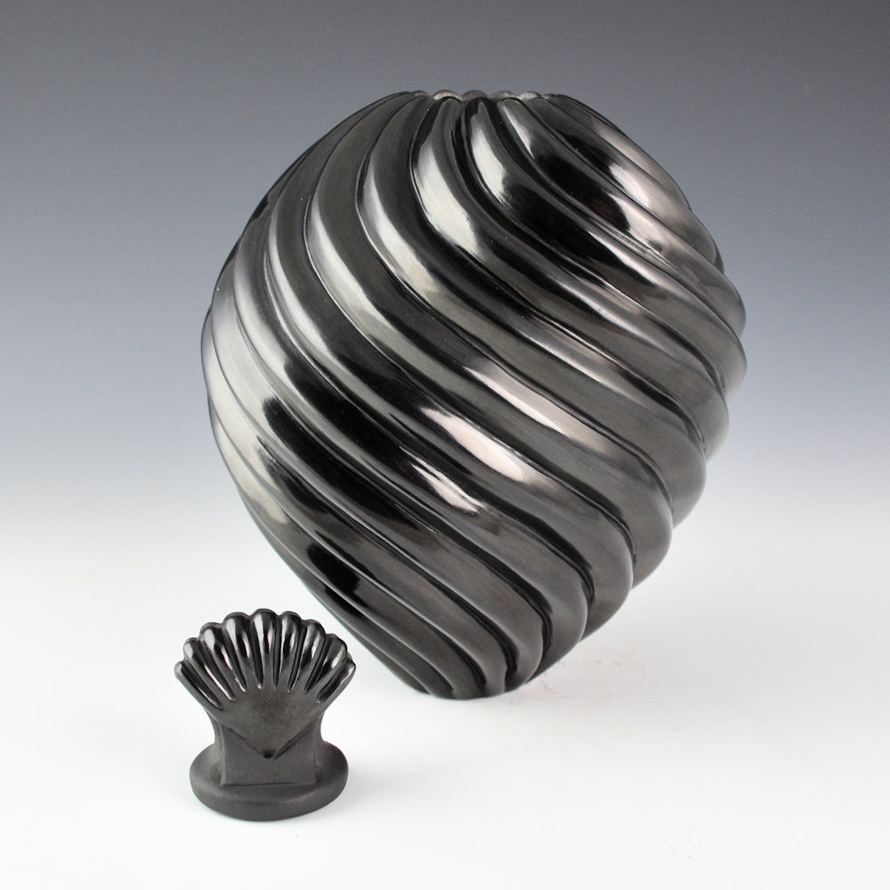 Youngblood, Nancy - 16 Rib Deep "S Swirl" Tall Jar with Shell Lid - Image 6