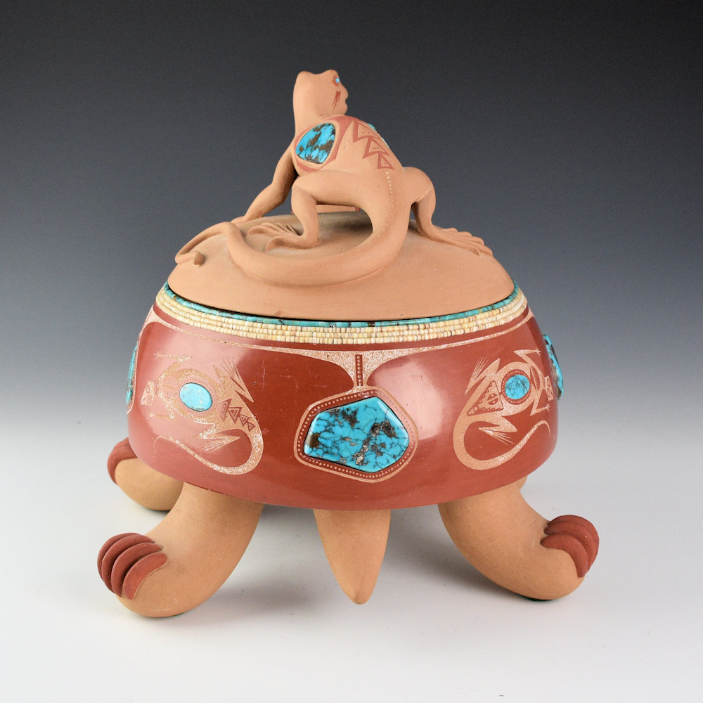 Da, Tony - "Indian Market Turtle" with Mimbres Deer, Antelope, Lizard and Sculpted Lizard Lid (1974) - Image 4