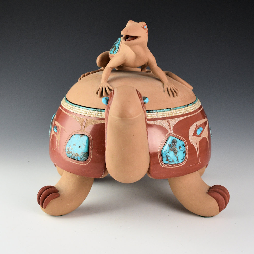 Da, Tony - "Indian Market Turtle" with Mimbres Deer, Antelope, Lizard and Sculpted Lizard Lid (1974) - Image 3
