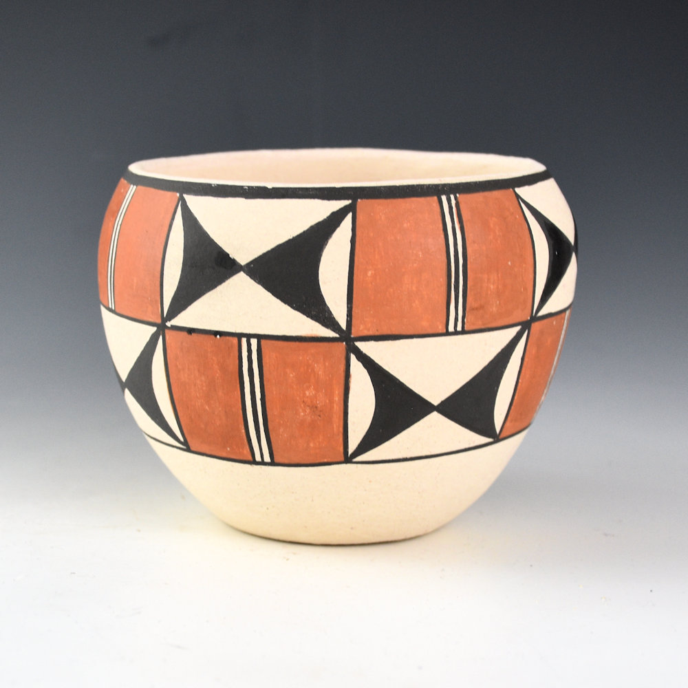 Chavez, Clara Histia - Bowl with Rain and Mist Design (1970s) - Image 3
