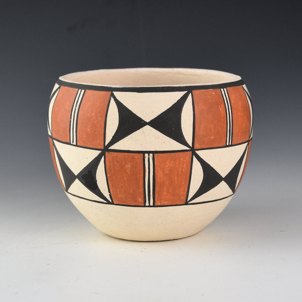 Chavez, Clara Histia - Bowl with Rain and Mist Design (1970s) - Image 4