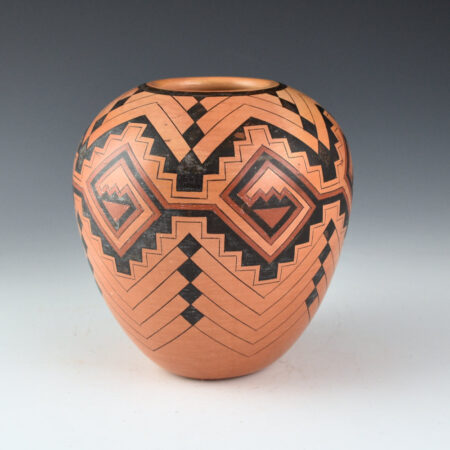 Kahe, Gloria - Jar with Star and Rug Design